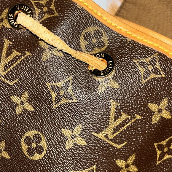 πΉπ€β’ 𫦠Louis Vuitton x GM x Lux for Thine Back Vibes - Picture 12 of 16